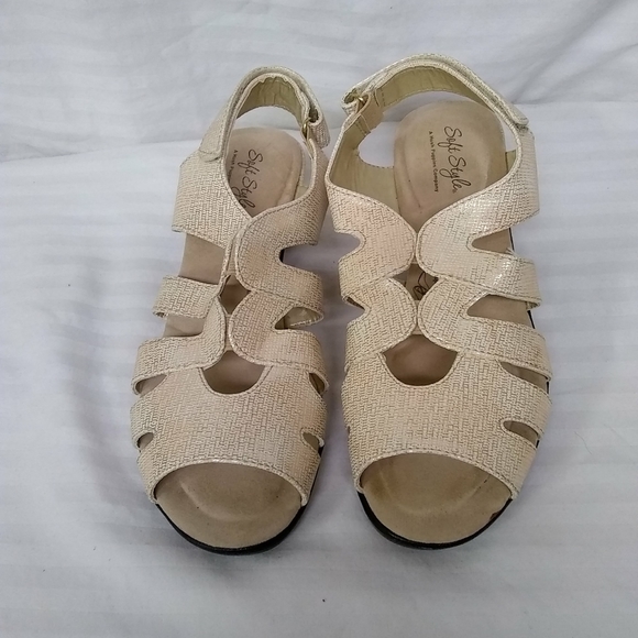 Soft Style Womens Sandals Soft Delight 2" Wedge Heel Beige & Gold Metalliac Sz 8 - Picture 9 of 9
